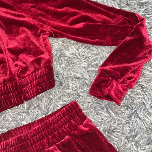 Red maroon velvet track suit shorts set size medium NeW in package - Picture 6 of 12